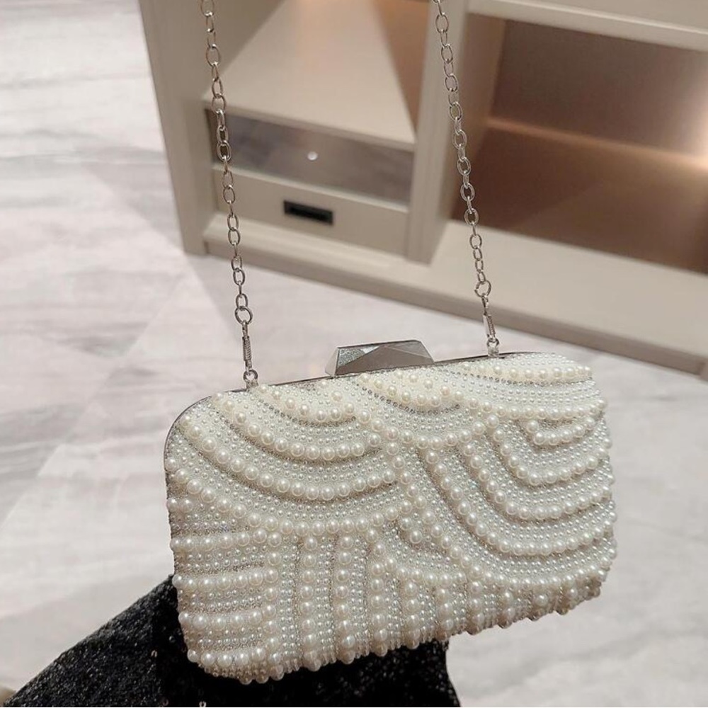 💎 Embellished Clutch 💎 - Picture 4 of 7